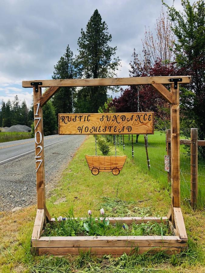 Cozy Wild West Covered Wagon Next To River Grants Pass Extérieur photo