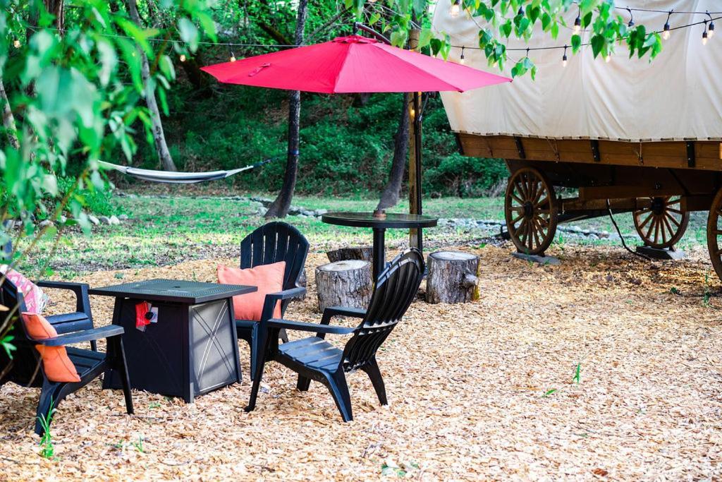 Cozy Wild West Covered Wagon Next To River Grants Pass Extérieur photo