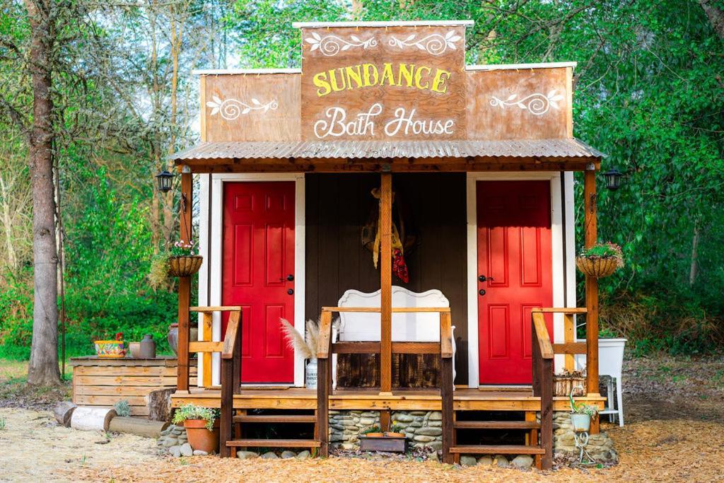Cozy Wild West Covered Wagon Next To River Grants Pass Extérieur photo