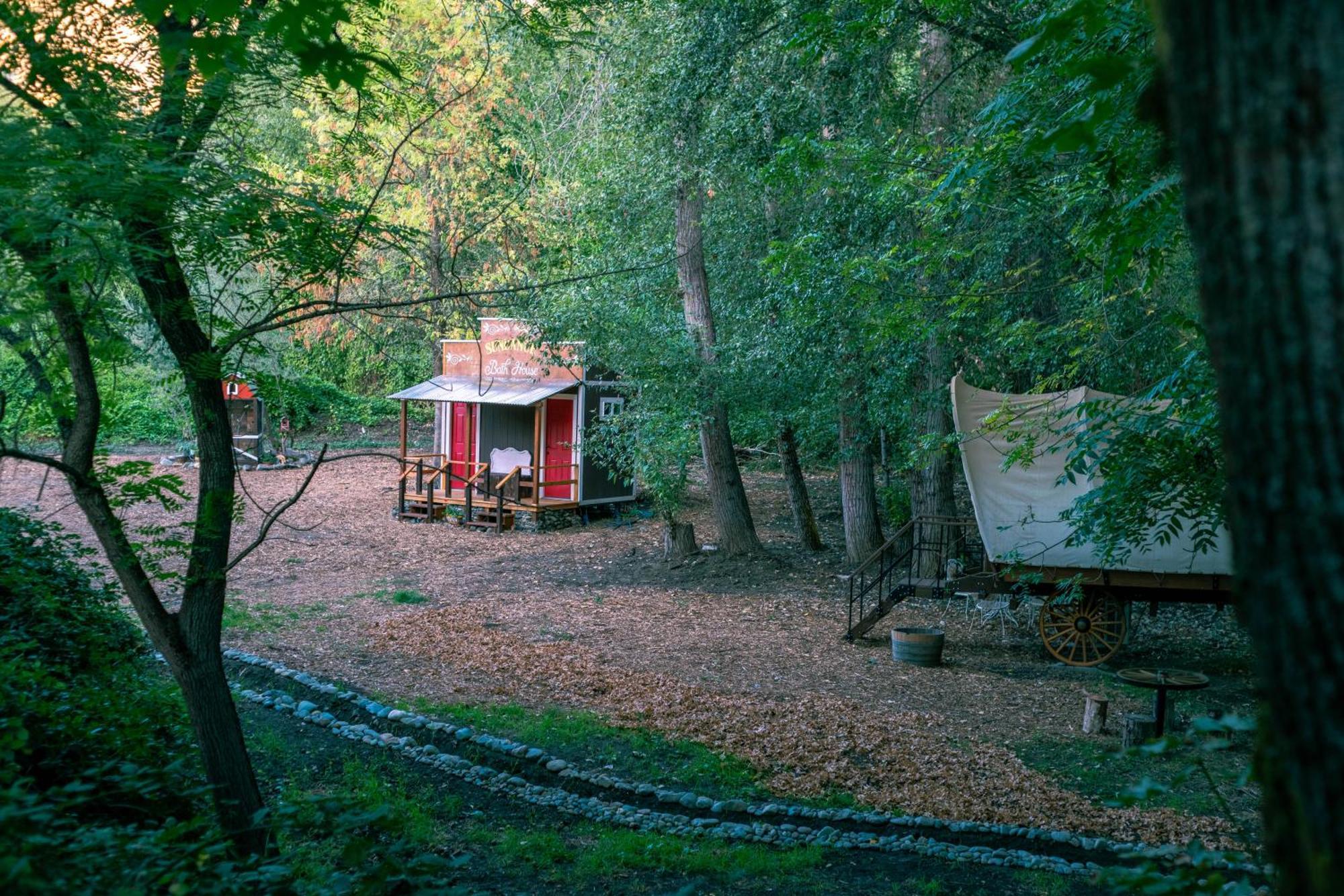 Cozy Wild West Covered Wagon Next To River Grants Pass Extérieur photo
