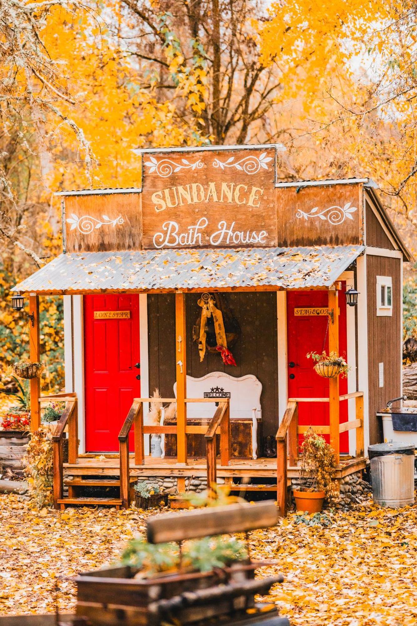 Cozy Wild West Covered Wagon Next To River Grants Pass Extérieur photo